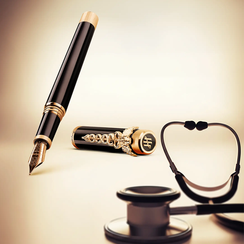 На фото: ручка Montegrappa Zero Caduceus с покрытием IP позолотой и черной смолой
