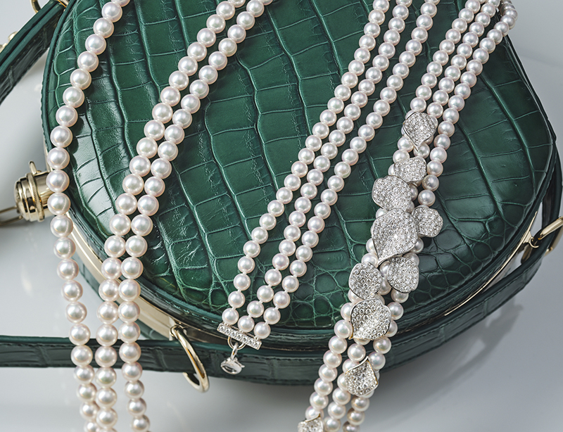Колье Mikimoto Les Petals Place Vendome