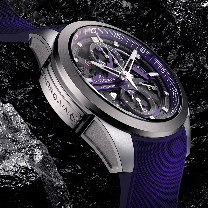  Хронограф NORQAIN Independence Skeleton Chrono в 42 мм корпусе из титана со скелетонизированным циферблатом фиолетового цвета и функцией Flyback