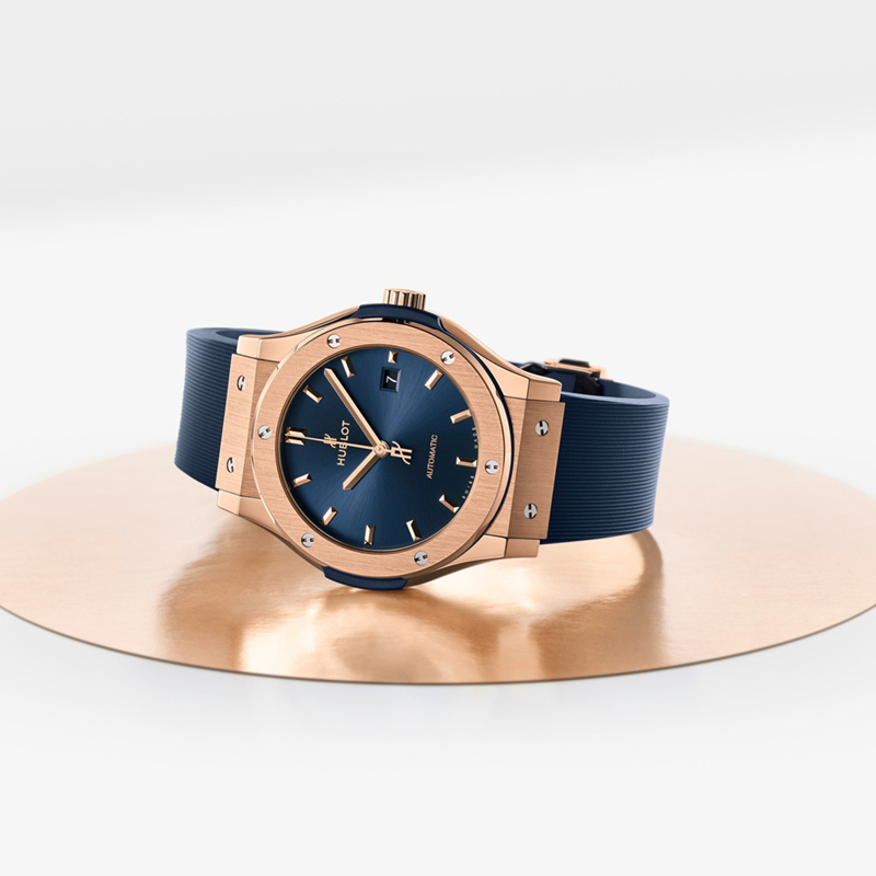 Часы Hublot Classic Fusion Blue King Gold в 33 мм корпусе из золота King Gold с указателем даты