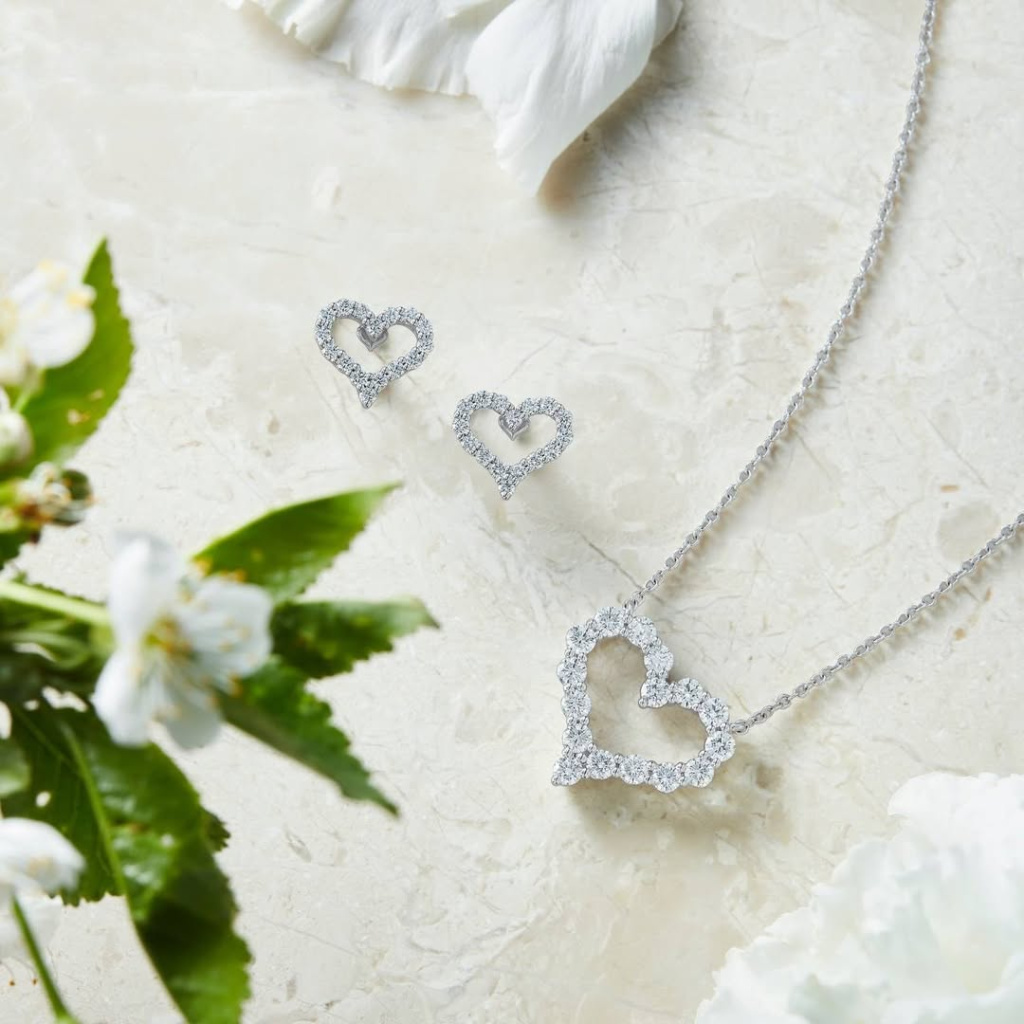 Кулон и серьги Mercury Symbols из белого золота с бриллиантами Кулон и серьги Mercury Symbols из белого золота с бриллиантами