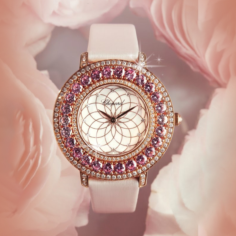 Часы Chopard L'Heure du Diamant в 36 мм корпусе из розового золота с сапфирами и бриллиантами по корпусу