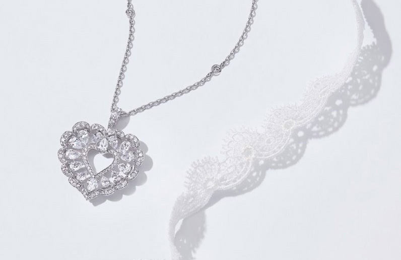 Кулон Chopard Precious Lace из белого золота с бриллиантами