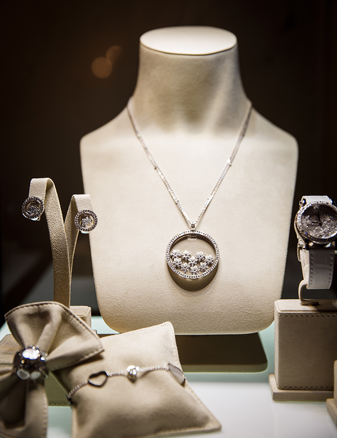 Украшения и часы Chopard из коллекции Happy Diamonds
