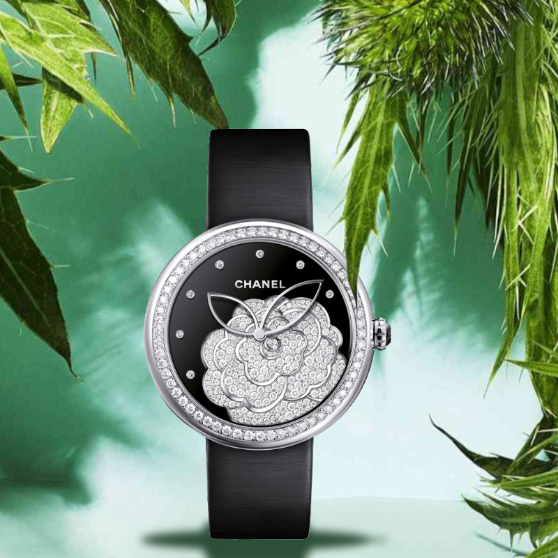Часы Chanel Mademoiselle Prive в 37,5 мм корпусе из белого золота с бриллиантами на корпусе и циферблате