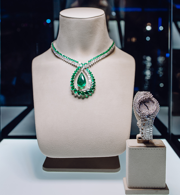 Колье и часы Chopard из коллекции High Jewellery