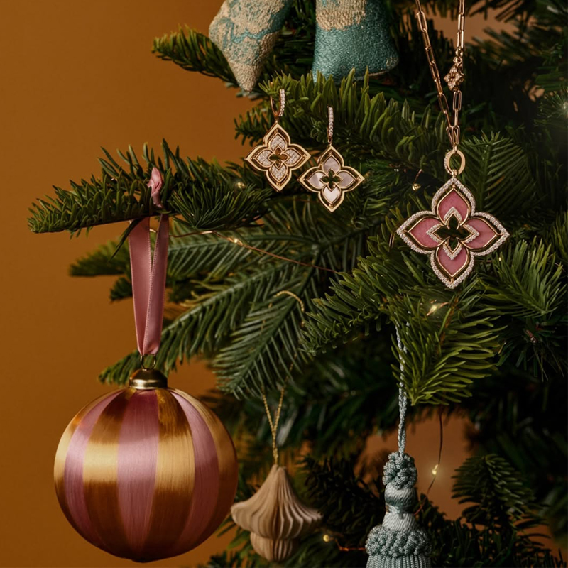 Серьги Princess Flower и колье Venetian Princess, все Roberto Coin