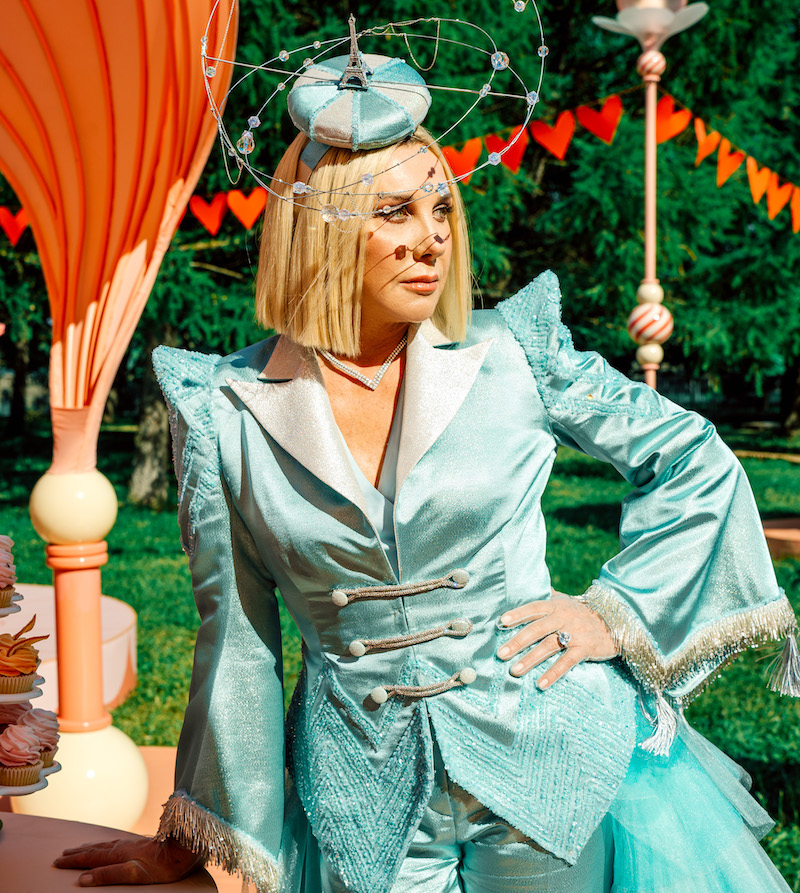 В колье и кольце Mercury Classic