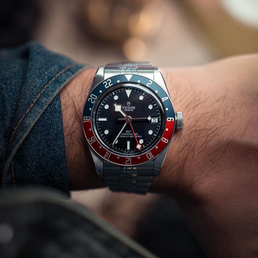 Часы Tudor Black Bay в 41 мм корпусе из стали с датой и вторым часовым поясом