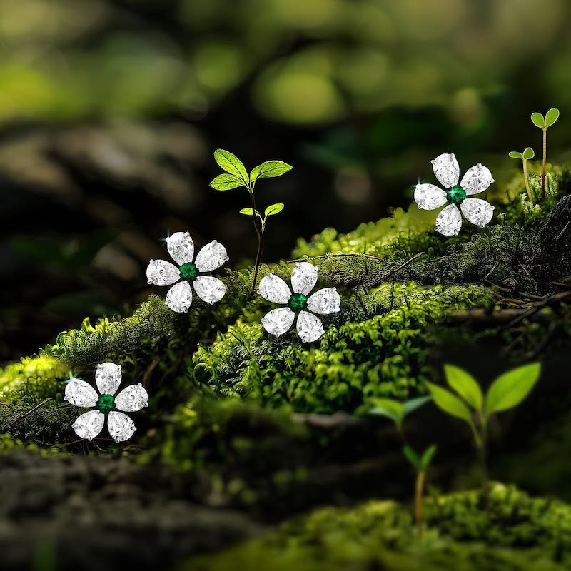 Серьги Mercury Flower из белого золота с бриллиантами и изумрудами