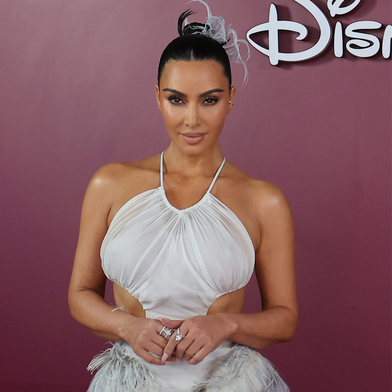 Ким Кардашьян в кольце Glam'Azone и кольце Haute Joaillerie, все Messika