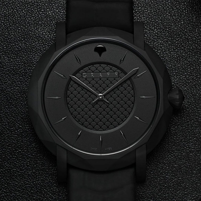 Total Black, который уместен в любом контексте