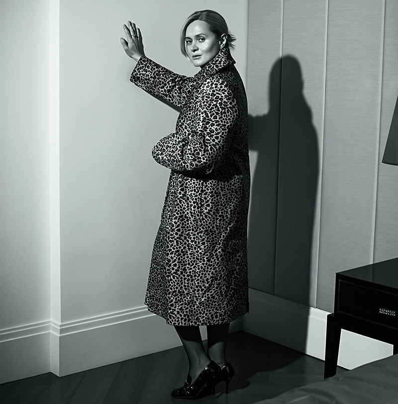 Анна в серьгах и кольце, все Mercury Classic