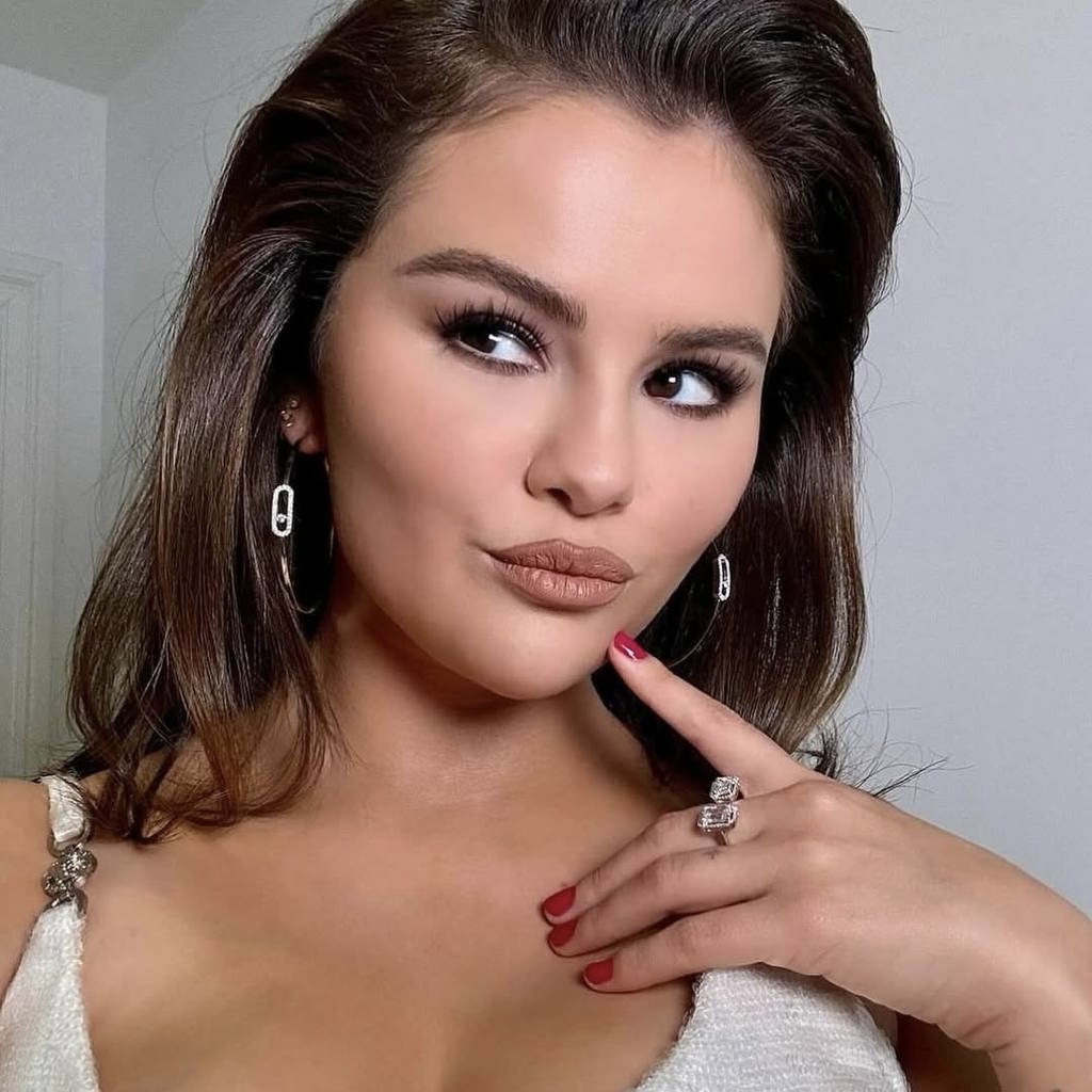 Селена Гомес в украшениях Messika