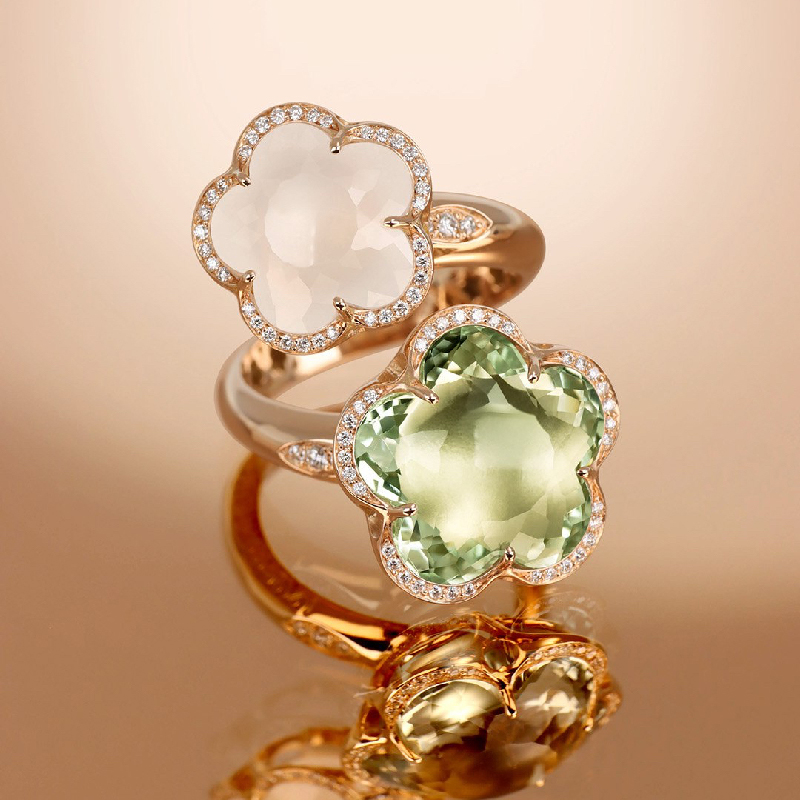 На фото: кольцо Pasquale Bruni Bon Ton Dolce Vita из розового золота с бриллиантами, празиолитом и белым кварцем