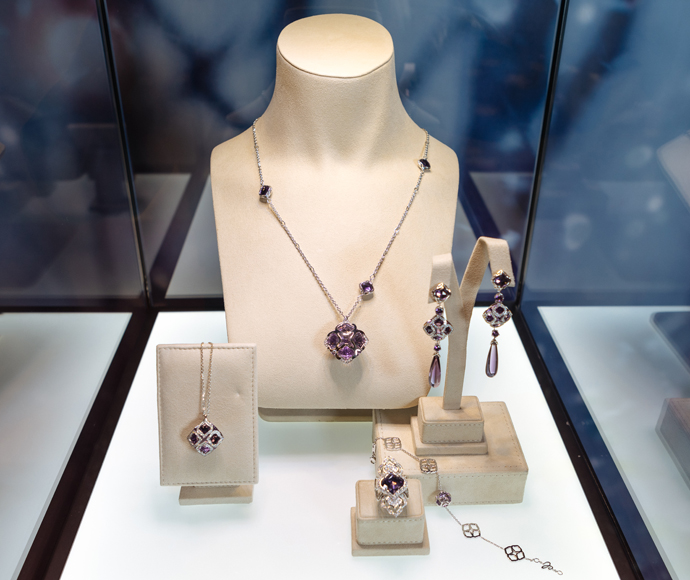 Украшения Chopard из коллекции Imperiale в белом золоте с бриллиантами и аметистами Украшения Chopard из коллекции Imperiale в белом золоте с бриллиантами и аметистами