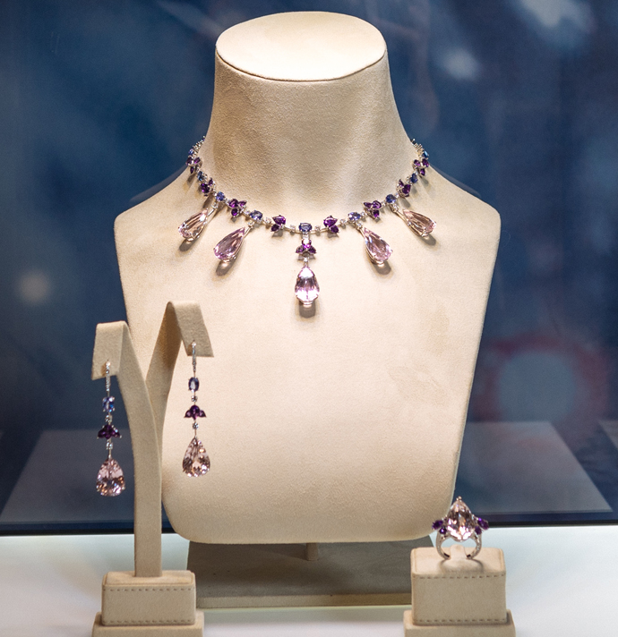 Колье и кольцо High Jewellery, серьги Temptations, все Chopard Колье и кольцо High Jewellery, серьги Temptations, все Chopard