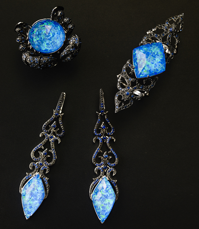 Кольцо Jewels Verne, кольцо и серьги Belle Epoque из белого золота с опалами, черными бриллиантами и сапфирами, — все Stephen Webster