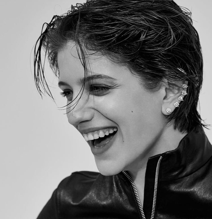 Анна Чиповская на страницах февральского номера Vogue появилась в серьгах Messika My Twin из белого золота с бриллиантами